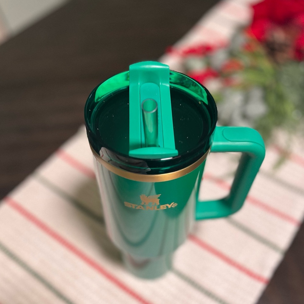 Stanley The St. Patrick's Day Flowstate Quencher 40oz Tumbler - Picture 3 of 9